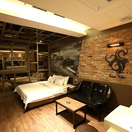 Chongnae-dong Hotel Yolo מראה חיצוני תמונה