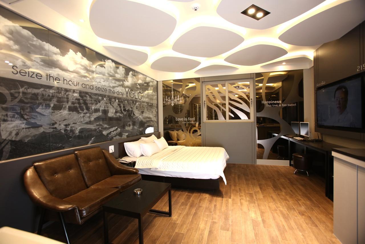 Chongnae-dong Hotel Yolo מראה חיצוני תמונה