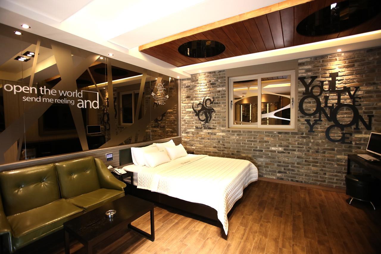 Chongnae-dong Hotel Yolo מראה חיצוני תמונה