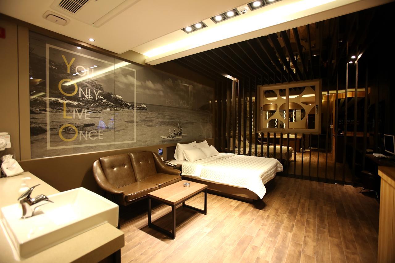 Chongnae-dong Hotel Yolo מראה חיצוני תמונה