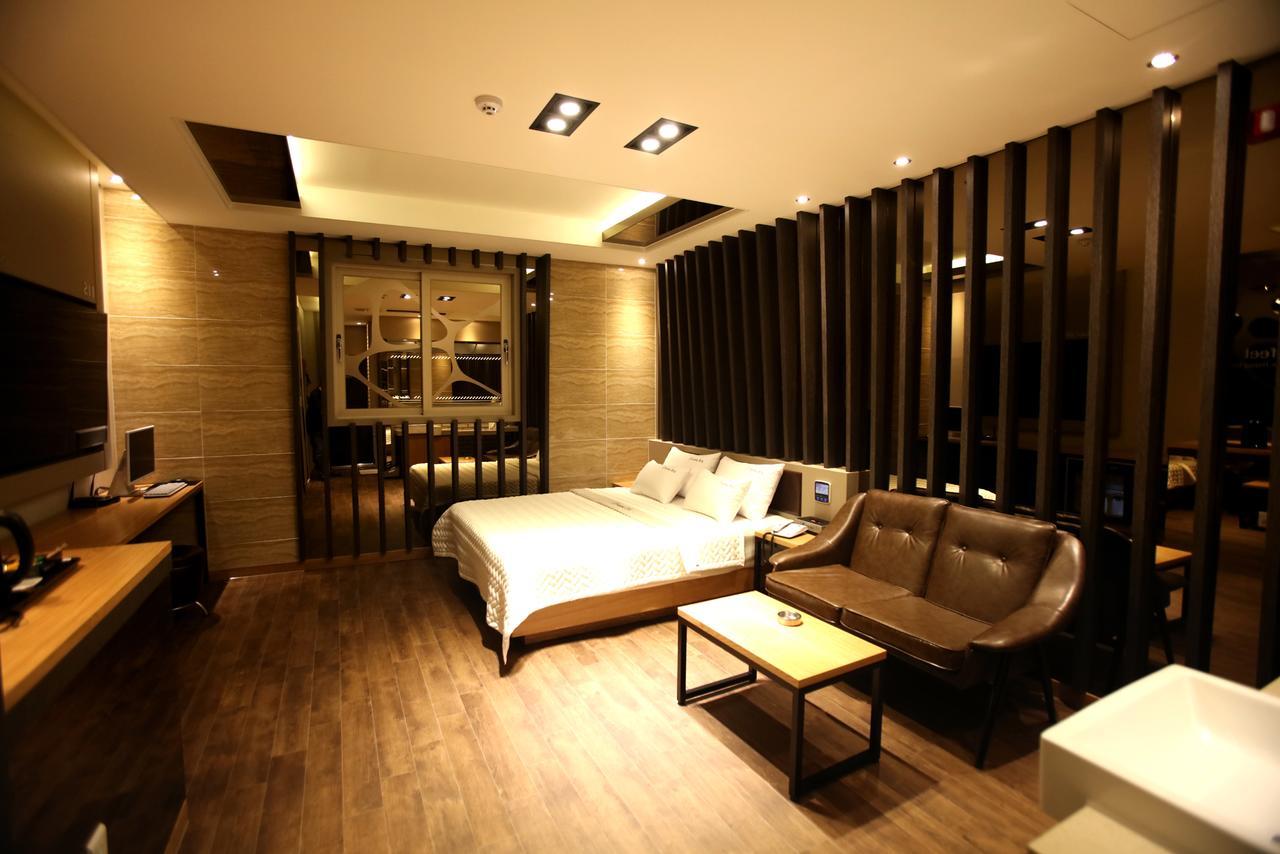 Chongnae-dong Hotel Yolo מראה חיצוני תמונה