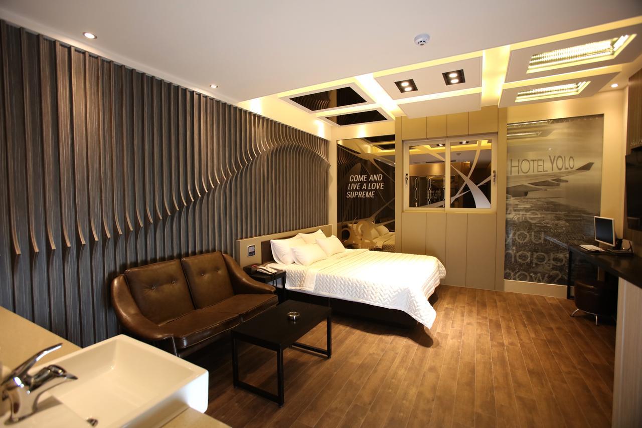 Chongnae-dong Hotel Yolo מראה חיצוני תמונה