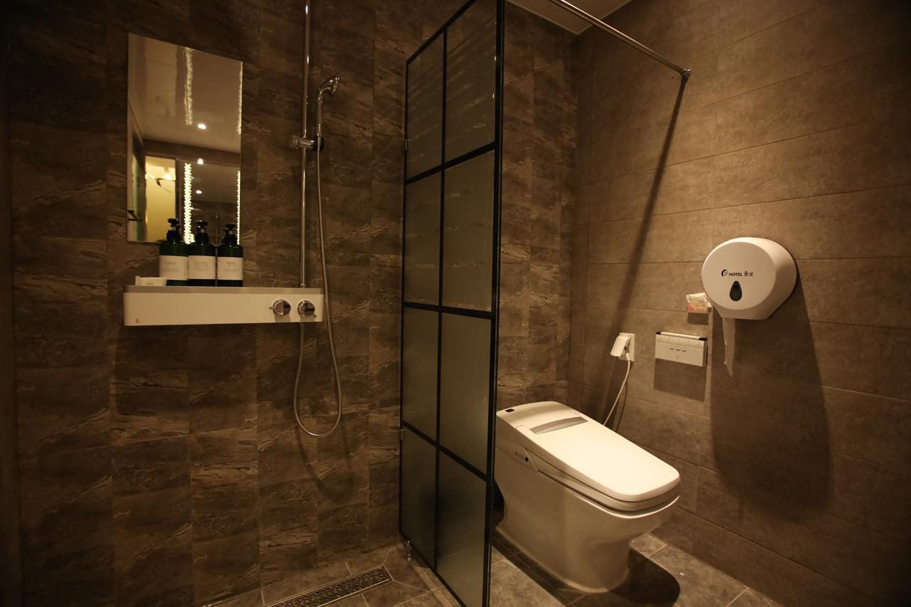 Chongnae-dong Hotel Yolo מראה חיצוני תמונה